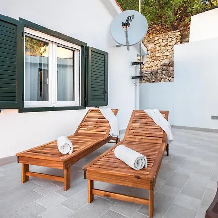 Anima, Stanici, Near Omis Villa *